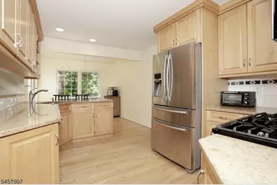 14 Birdseye Cir, Wayne, NJ 07470 - Photo 10