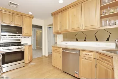 14 Birdseye Cir, Wayne, NJ 07470 - Photo 12