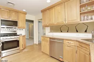 14 Birdseye Cir, Wayne, NJ 07470 - Photo 12