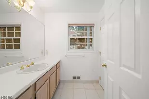8 Beacon Hill Commons, Pompton Lakes, NJ 07442 - Photo 12