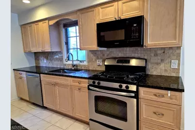 8 Beacon Hill Commons #8, Pompton Lakes, NJ 07442 - Photo 6