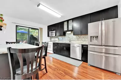 183 Kingsberry Dr, Franklin Township, NJ 08873 - Photo 6