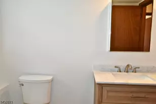 28 Elmhurst St, Elmwood Park, NJ 07407 - Photo 22