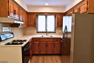 28 Elmhurst St, Elmwood Park, NJ 07407 - Photo 8