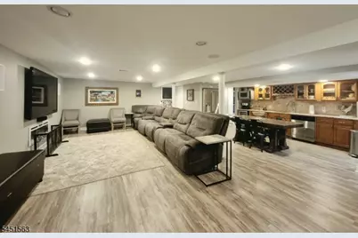 196 Hawthorne Dr, Clark Township, NJ 07066 - Photo 2