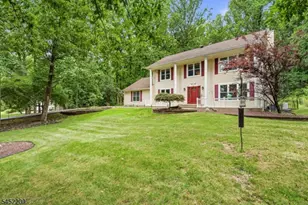 9 Stirrup Way, Franklin Township, NJ 08540 - Photo 2