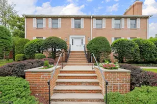 12 Cowperthwaite Pl, Westfield Town, NJ 07090 - Photo 2