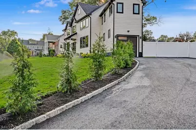 10 Shawnee Rd, Cranford Township, NJ 07016 - Photo 2