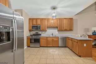 5 Indian Plantation St, Raritan Township, NJ 08822 - Photo 6