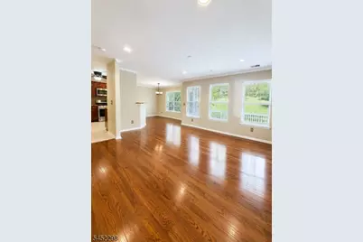 116 Wallace Ct, Green Brook Township, NJ 08812 - Photo 4
