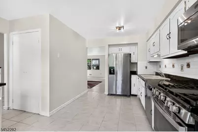 71 Highview Dr, Woodbridge Township, NJ 07095 - Photo 4
