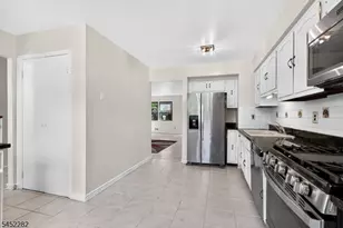 71 Highview Dr, Woodbridge Township, NJ 07095 - Photo 4