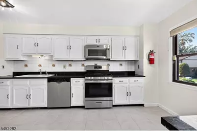 71 Highview Dr, Woodbridge Township, NJ 07095 - Photo 2