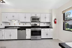 71 Highview Dr, Woodbridge Township, NJ 07095 - Photo 2