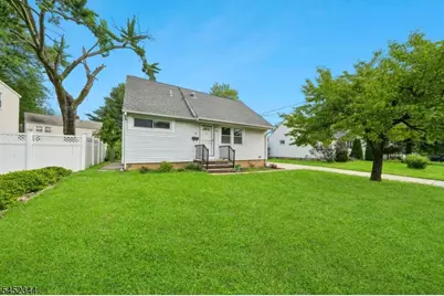 23 W Henry Pl, Woodbridge Township, NJ 08830 - Photo 2