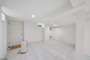 23 W Henry Pl, Woodbridge Township, NJ 08830 - Photo 18