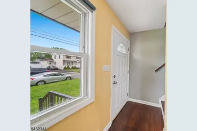 23 W Henry Pl, Woodbridge Township, NJ 08830 - Photo 4