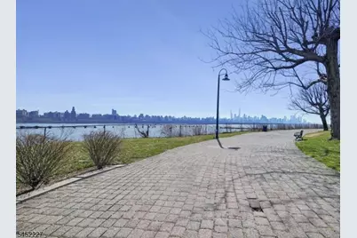 125 The Promenade #125, Edgewater, NJ 07020 - Photo 4