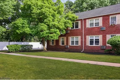 46 F Parkway Village, Cranford Township, NJ 07016 - Photo 4