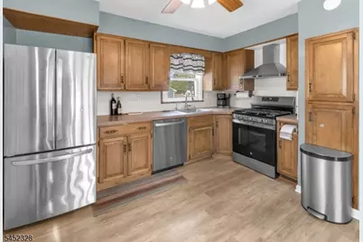 4 Carter Pl, Sayreville, NJ 08859 - Photo 8