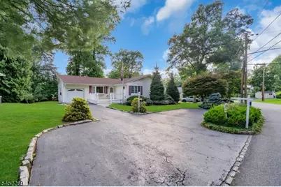 9 Belaire Dr, Roseland, NJ 07068 - Photo 8