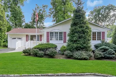 9 Belaire Dr, Roseland, NJ 07068 - Photo 4