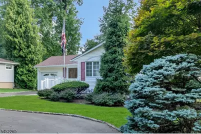 9 Belaire Dr, Roseland, NJ 07068 - Photo 2
