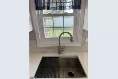 100 Wortylko St, Carteret, NJ 07008 - Photo 8