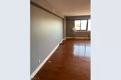60 Parkway Dr #12J, East Orange, NJ 07017 - Photo 10