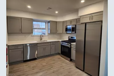 222 Lt G Zamorski Dr, Elizabeth, NJ 07206 - Photo 8