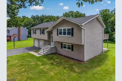 30 Wordsworth Ln, Lopatcong Township, NJ 08865 - Photo 2