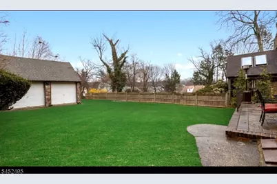 33 Johnson Ave, Teaneck Township, NJ 07666 - Photo 4