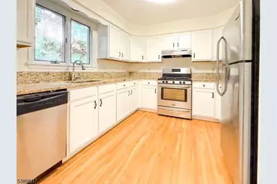 8 Magnolia Ct #8B, Madison, NJ 07940 - Photo 2