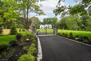 237 Mountainside Rd, Mendham Township, NJ 07945 - Photo 2
