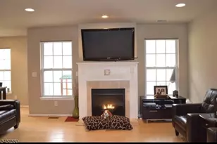 124 Wallace Ct, Green Brook Township, NJ 08812 - Photo 6