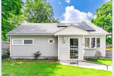1528 Washington Ave, Pompton Lakes, NJ 07442 - Photo 2