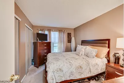85 Lindsey Ct, Franklin Township, NJ 08823 - Photo 14