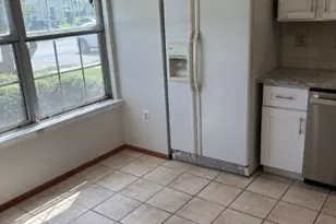 10 Lindsey Ct, Franklin Township, NJ 08823 - Photo 2