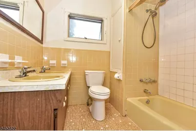 224 Romain Ave, Pompton Lakes, NJ 07442 - Photo 18