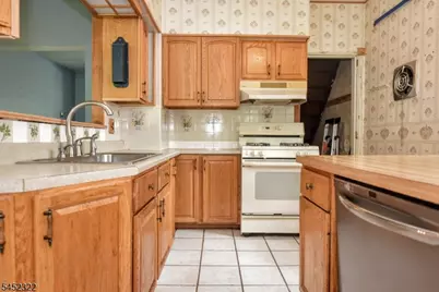 224 Romain Ave, Pompton Lakes, NJ 07442 - Photo 14