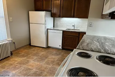 11 Montague Pl #2, Montclair, NJ 07042 - Photo 10