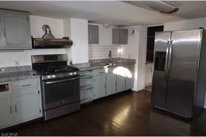 28 Warren St, North Plainfield, NJ 07060 - Photo 2