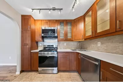 60 Taylor Dr, Franklin Township, NJ 08823 - Photo 6