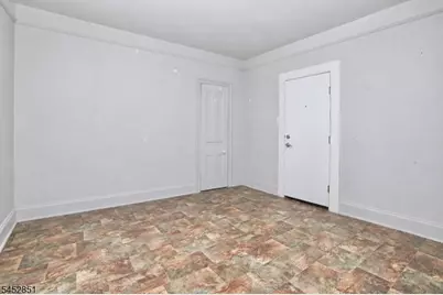 27 Augusta St, Irvington, NJ 07111 - Photo 6