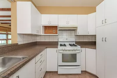 11 Farrington St, West Caldwell, NJ 07006 - Photo 8