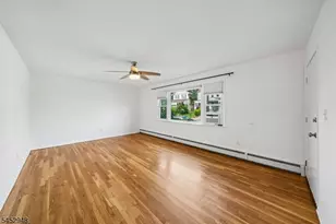 33 N Willow St, Montclair, NJ 07042 - Photo 2