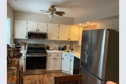 23 Woodland Dr, Roselle, NJ 07203 - Photo 8