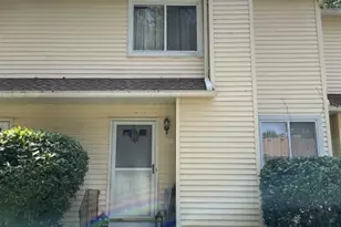 23 Woodland Dr, Roselle, NJ 07203 - Photo 2