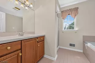 22 Mott Way, Raritan Township, NJ 08822 - Photo 28