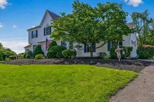 22 Mott Way, Raritan Township, NJ 08822 - Photo 2